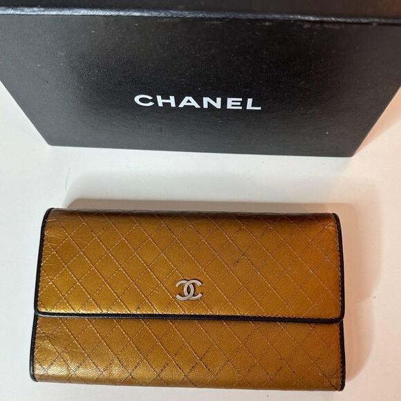 Authentic Chanel Tri-Fold Wallet Gold & Black Interior Trim Leather gold CC Logo - Picture 14 of 14